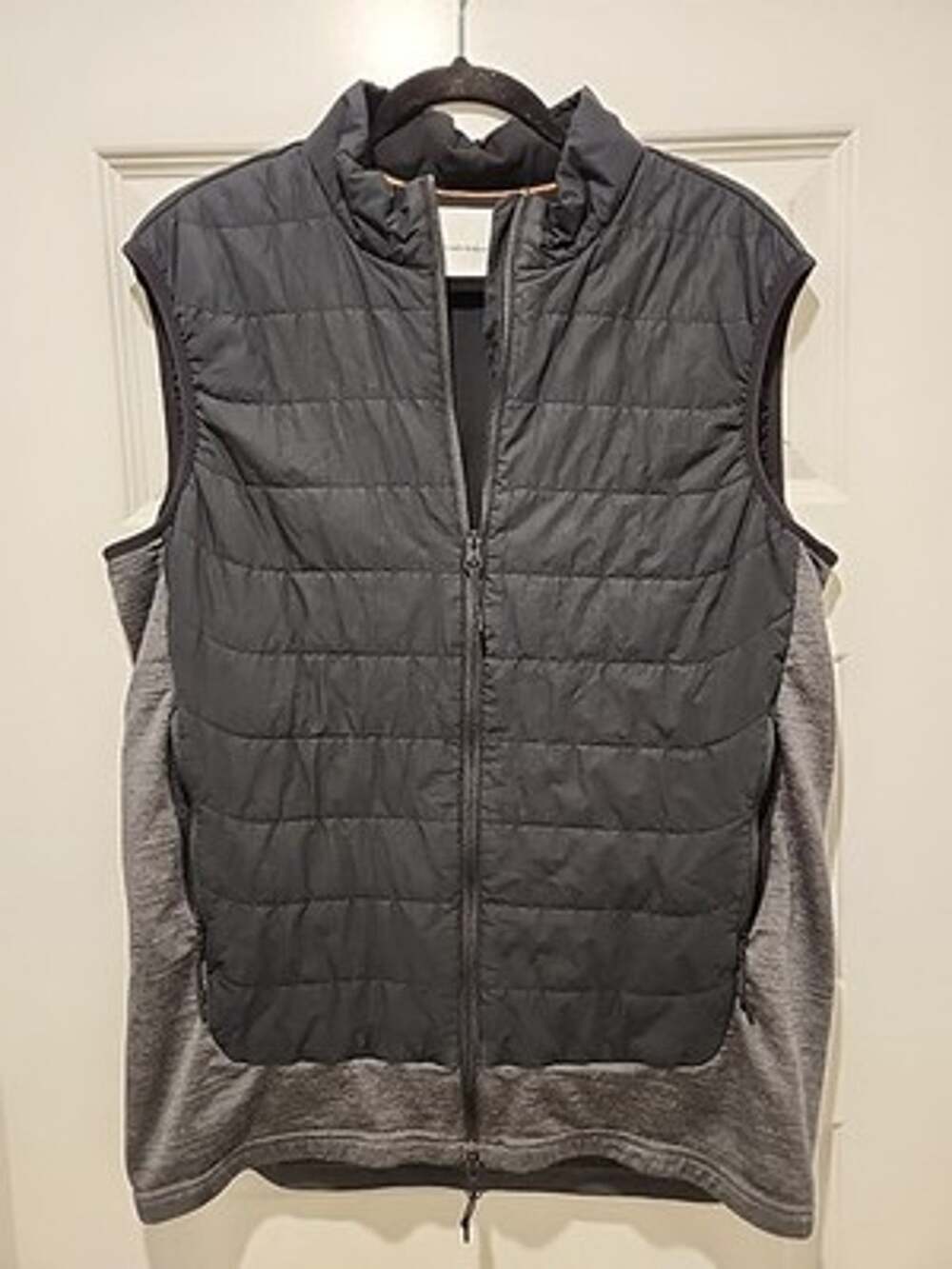 Men's Large Icebreaker MerinoLoft Winter Vest black jet heather Gray